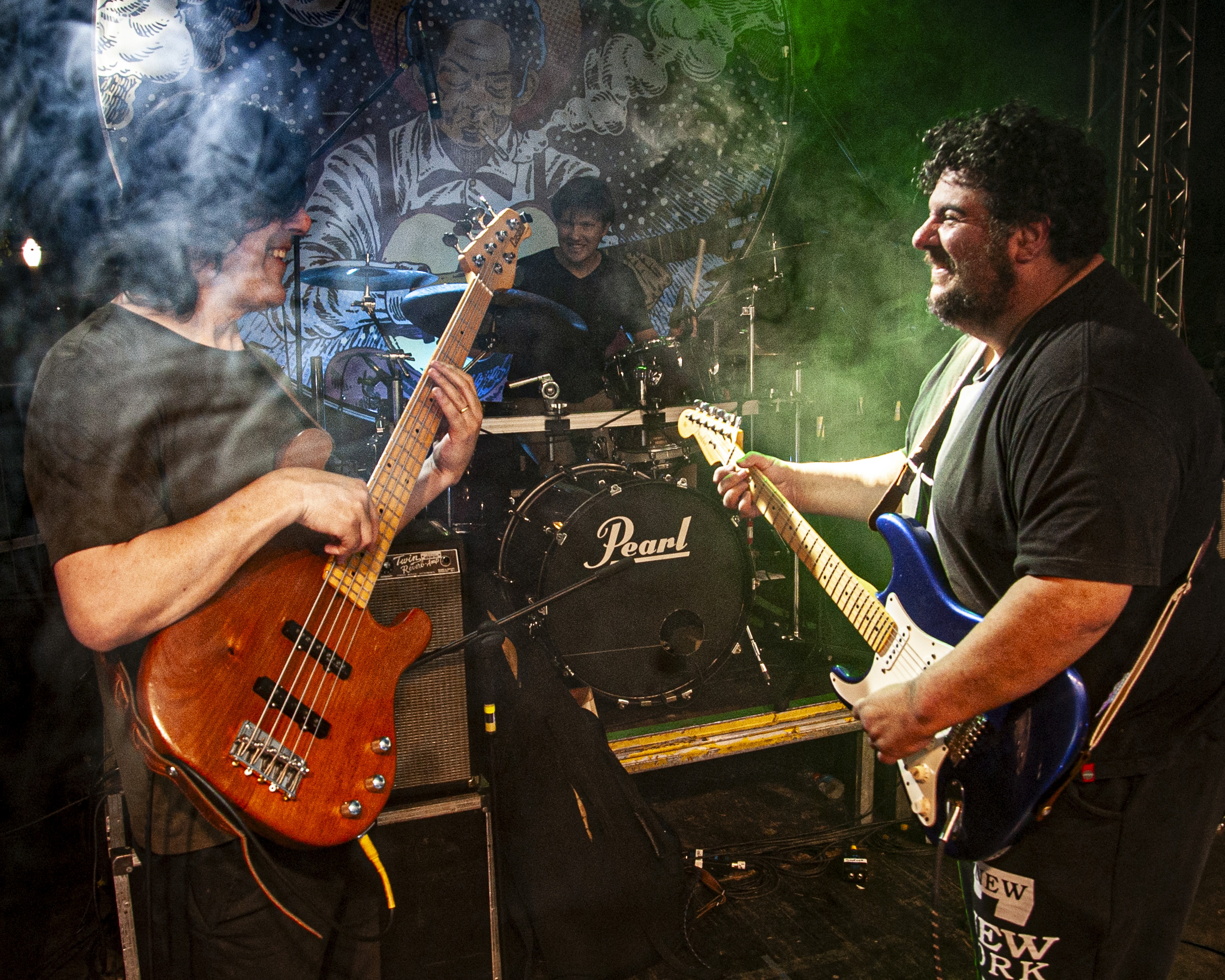 Ricardo Maranhão Trio performing live, with guitar, vocals and band performing on stage.